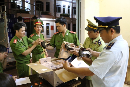 Lực lượng chức năng tỉnh Bình Phước thu giữ nhiều rượu ngoại nhập lậu