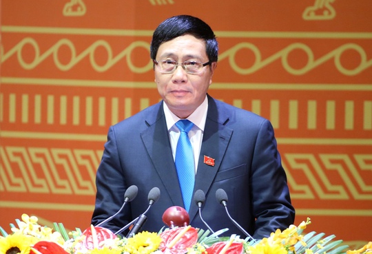 Ủy viên Trung ương Đảng, Phó Thủ tướng, Bộ trưởng Bộ Ngoại giao Phạm Bình Minh trình bày tham luận tại Đại hội XII sáng 23-1