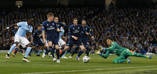 Thủ môn Joe Hart là người nổi bật nhất trận khi nhiều lần cứu thua cho Man City