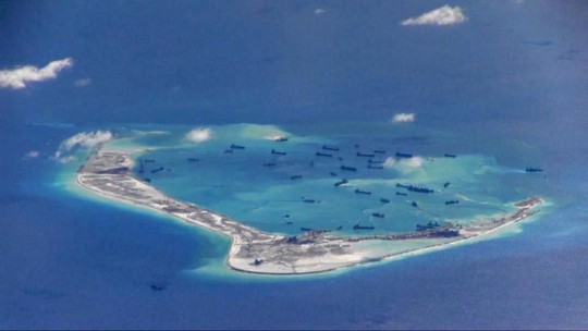 
Hoạt động xây đảo nhân tạo của Trung Quốc ở biển Đông khiến cộng đồng quốc tế lo ngại. Ảnh: REUTERS
