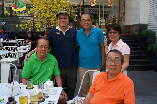 
NS MInh Tâm, Tài Lương, Việt Anh gặp gỡ những người bạn tại quê nhà
