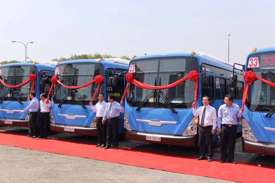 
Lễ bàn giao 23 xe buýt CNG do Tổng công ty SAMCO sản xuất cho HTX 19-5 vào đầu tháng 3-2016
