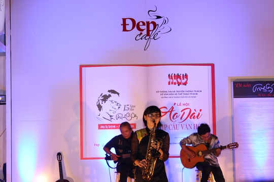 Saxophonist An Trần độc tấu Diễm xưa