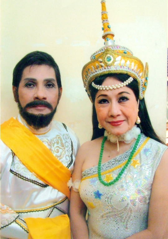 
NSƯT Phương Quang (vai Vua Riêm) và NSƯT Thanh Vy (vai Xê Đa trong vở Nàng Xê Đa)

