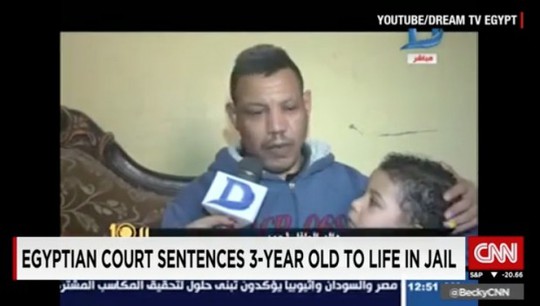 Ông Mansour Qorany Sharara và con trai trong một cuộc phỏng vấn. Ảnh: CNN