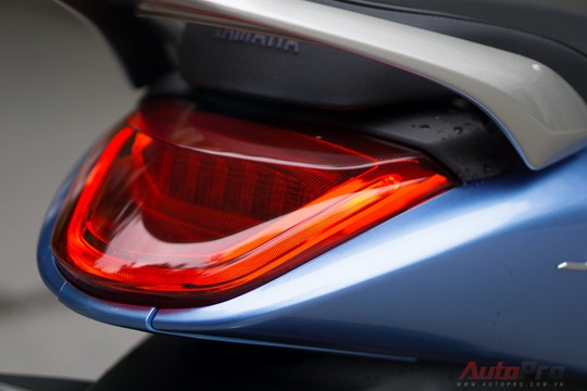 
Công nghệ LED được tích hợp vào cụm đèn hậu khiến Yamaha Janus hiện đại hơn.
