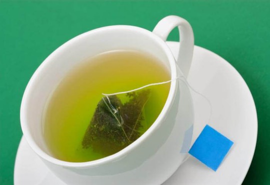 Thành phần trong trà xanh sẽ kết nối với sắt khi cả hai được dùng chung, làm giảm lợi ích của trà. Ảnh: MNT