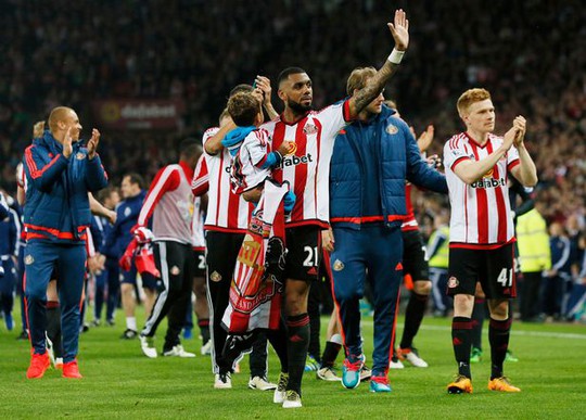 
Tiền vệ Yann M’Vila khi còn khoác áo Sunderland
