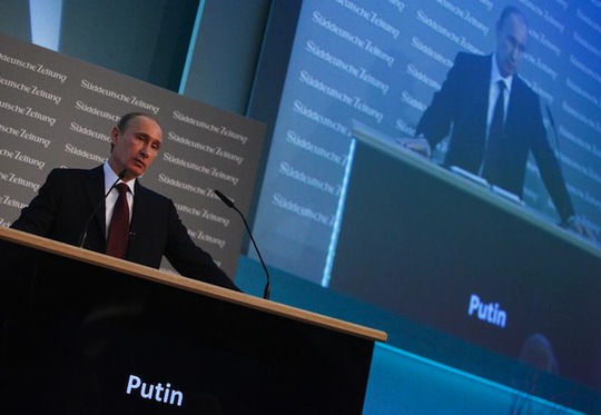 
Tổng thống Putin trong chương trình đối thoại hôm 14-4. Ảnh: Reuters
