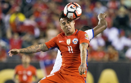 Vargas đánh đầu nâng tỉ số 2-1 cho Chile