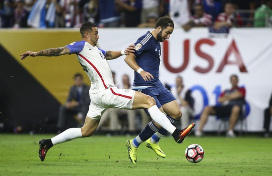 
Higuain trận này cũng rất có duyên ghi bàn
