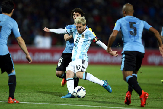 Messi ghi bàn, Argentina dẫn đầu Nam Mỹ
