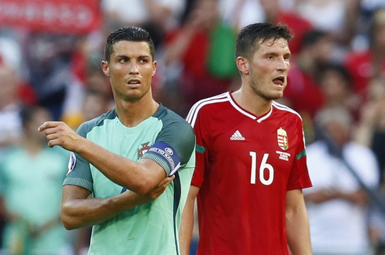 Ronaldo phản ứng sau khi Nani góp công cho Hungary ghi bàn