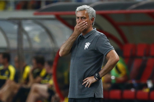 HLV Mourinho nhận trận thua muối mặt trước Dortmund