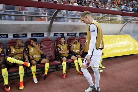 
Thủ môn Joe Hart trở về băng ghế dự bị sau khi khởi động trước trận Man City gặp Steaua Buchares sáng 17-8
