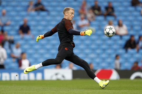 Thủ môn Joe Hart nhận lương 90.000 bảng Anh/tuần những vẫn muốn ra đi vì ít được ra sân