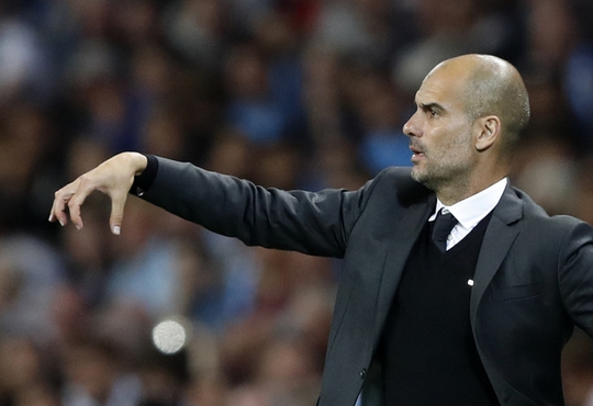 Pep Guardiola sẽ đối dầu Mourinho ở vòng 4