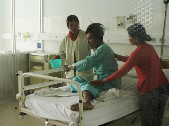 Nghi phạm Đặng Thanh Tài đang được điều trị tại Bệnh viện đa khoa tỉnh Khánh Hòa