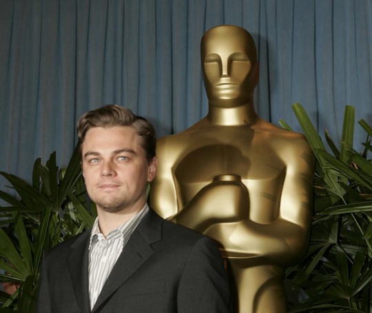 Leonardo đến dự buổi tiệc dành cho các đề cử Oscar tại Oscar năm 2005. Đây là lần thứ 2 anh được đề cử hạng mục Nam diễn viên chính xuất sắc nhất nhờ vai diễn trong phim “The Aviator”.