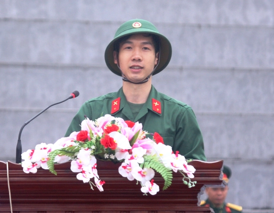 Tân binh Nguyễn Đức Kiên (huyện Ba Vì) hứa giữ vững truyền thống quê hương, hoàn thành tốt nhiệm vụ để xứng danh Bộ đội Cụ Hồ