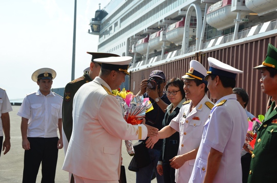 
Hải quân 2 nước chào xã giao tại lễ đón chiều ngày 6-1
