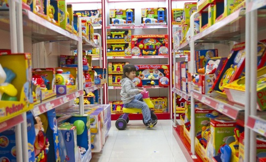 
Siêu thị Metro có gian trưng bày đồ chơi dành cho bé nhưng đa số là hàng đồ chơi Trung Quốc
