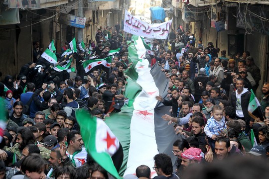 Một cuộc biểu tình chống chính phủ ở khu ngoại ô al-Sukari, TP Aleppo- Syria hôm 11-3Ảnh: REUTERS