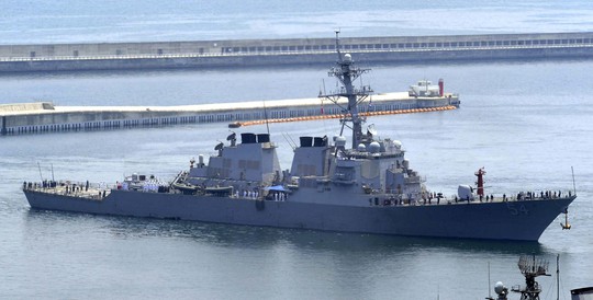 Tàu khu trục USS Curtis Wilbur tiến vào vùng biển 12 hải lý quanh đảo Tri Tôn thuộc quần đảo Hoàng Sa của Việt Nam hồi tháng 1 Ảnh: AP