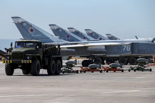 
Các chiến đấu cơ Nga tại căn cứ không quân Hmeymim ở Syria. Ảnh: REUTERS
