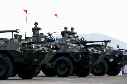 Diễu hành kỷ niệm 80 năm thành lập quân đội Philippines hồi tháng 12-2015 Ảnh: PNA