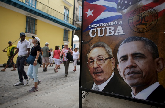 Hình ảnh Chủ tịch Cuba Raul Castro (trái) và Tổng thống Mỹ Barack Obama tại HavanaẢnh: Reuters