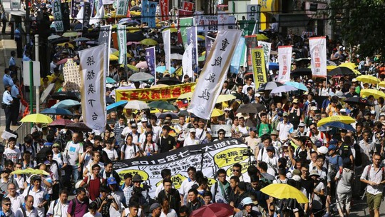 Cuộc tuần hành hàng năm nhân ngày 1-7 tại Hồng Kông năm 2015 Ảnh: SCMP