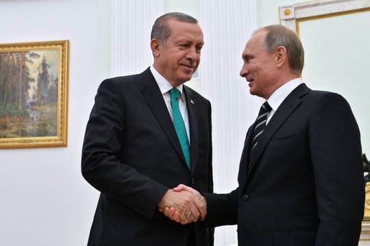Tổng thống Nga Vladimir Putin (phải) tiếp người đồng cấp Thổ Nhĩ Kỳ Recep Tayyip Erdogan tại Điện Kremlin ở Moscow ngày 23-9-2015 Ảnh: RIA NOVOSTI