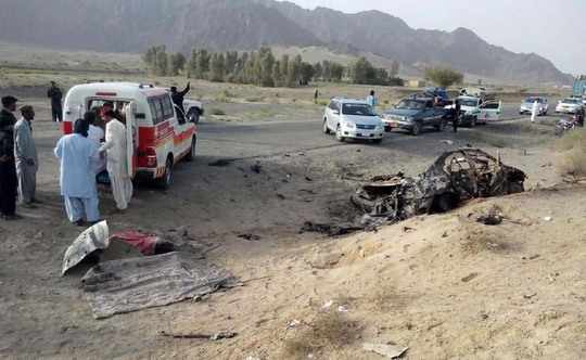 Hiện trường được cho là của vụ không kích đã tiêu diệt thủ lĩnh Taliban Mullah Akhtar MansourẢnh: AP