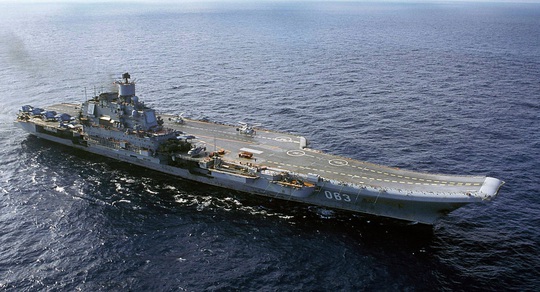 Tàu sân bay Đô đốc Kuznetsov (Nga) chuẩn bị tham gia cuộc chiến chống IS Ảnh: AP