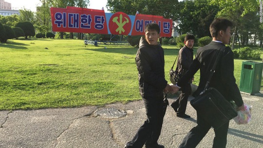 Băng rôn chào mừng đại hội đảng ở thủ đô Bình Nhưỡng - Triều Tiên Ảnh: CNN