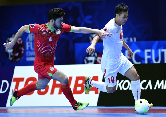 Bảo Quân (10) trong trận đại thắng Tajikistan 8-1Ảnh: Tú Trần