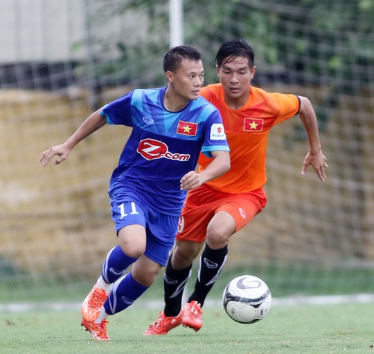 Thành Lương (trái) trong trận tuyển Việt Nam hòa U21 Việt Nam tối 25-5Ảnh: Hải Anh