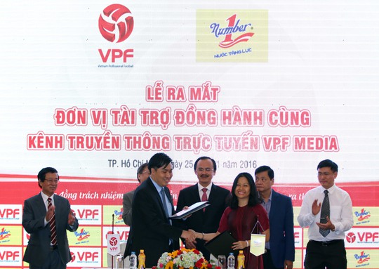 Thương hiệu Number 1, một trong những nhà tài trợ đồng hành với VPF mùa giải 2016 Ảnh: Quang Liêm