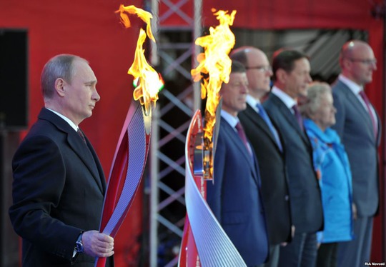 Tổng thống Putin tại lễ châm ngọn đuốc Olympic Mùa đông Sochi 2014
