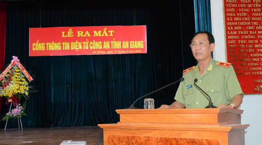 
Thiếu tướng Bùi Bé Tư, Giám đốc Công an tỉnh An Giang phát biểu tại lễ ra mắt Cổng TTĐT Công an tỉnh.
