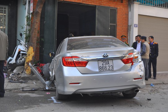 
Hiện trường vụ tai nạn làm 3 người chết tại phường Bồ Đề, quận Long Biên, TP Hà Nội Ảnh: NGUYỄN HƯỞNG
