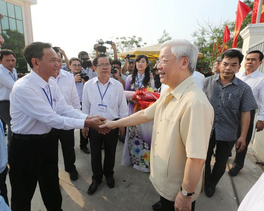 Tổng Bí thư Nguyễn Phú Trọng thăm xã Đức Hòa Đông, huyện Đức Hòa, tỉnh Long An ngày 15-3 Ảnh: TTXVN