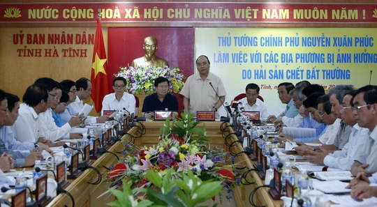 Thủ tướng Nguyễn Xuân Phúc chỉ đạo điều tra, xử lý nghiêm vụ cá chết trong cuộc họp vào chiều 1-5 tại Hà TĩnhẢnh: TTXVN