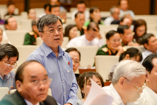 
ĐBQH Trương Trọng Nghĩa phát biểu ý kiến về dự kiến chương trình hoạt động giám sát của QH năm 2017. Ảnh: Đình Nam
