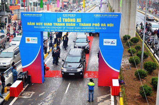 Hầm chui giao thông Thanh Xuân được chính thức thông xe nhằm giải quyết tình trạng ách tắc tại một nút giao thông có mật độ rất cao vào giờ cao điểm