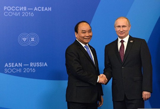 
Tổng thống Putin chào mừng Thủ tướng Nguyễn Xuân Phúc dự Hội nghị cấp cao ASEAN-Nga

