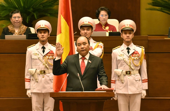 Tân Thủ tướng Nguyễn Xuân Phúc tuyên thệ nhậm chức - Ảnh: Nguyễn Nam