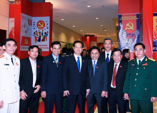 Thủ tướng Nguyễn Tấn Dũng với các đại biểu tham dự Đại hội XII