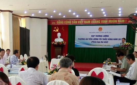 Quang cảnh phiên họp